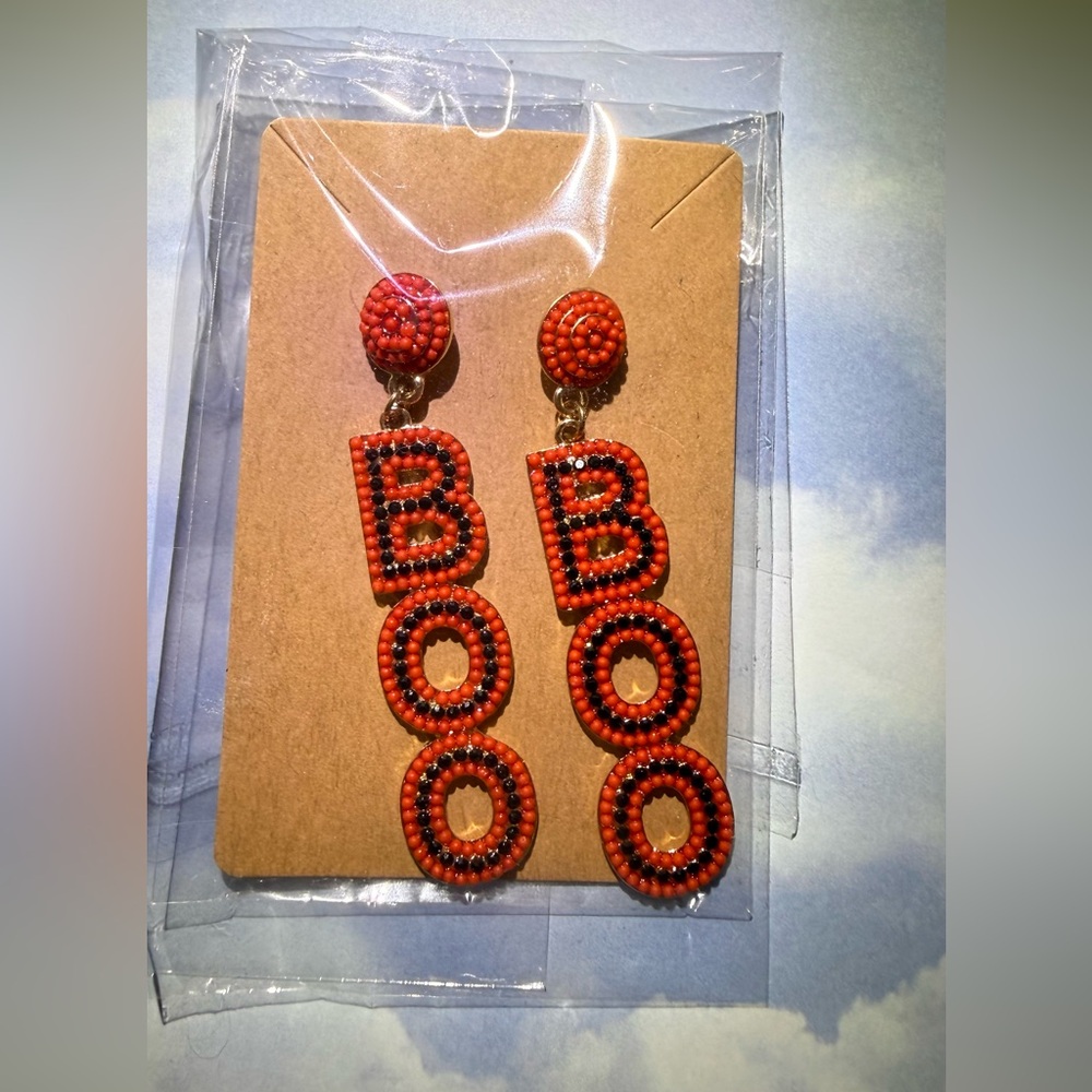 🌺5/$35🌺 BOO Orange and Black Beaded Earrings - Picture 2 of 2